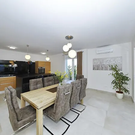 A & N Villa *